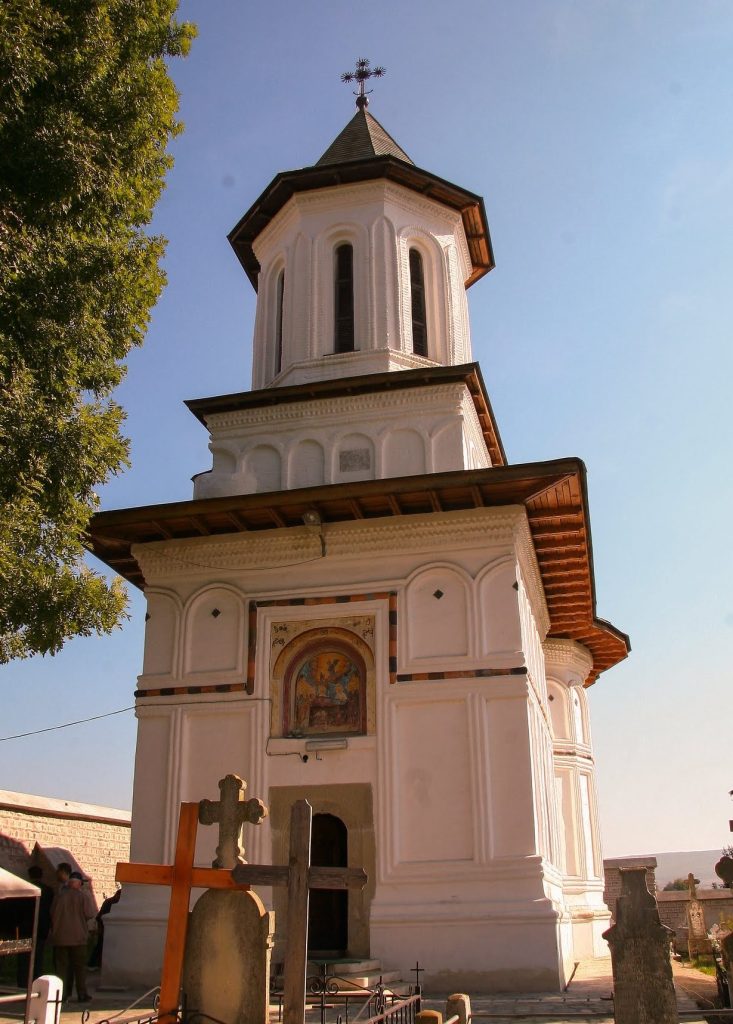 biserica adormirea maicii domnului pucioasa