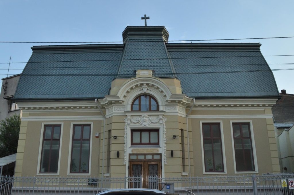 biserica crestina baptista sfanta treime zlatna