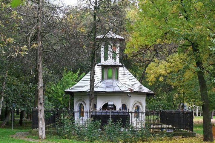 Biserica din Parcul Crâng 1 biserica din parcul crang