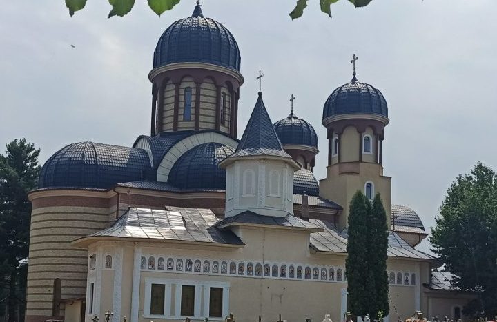 Biserica "Izvorul Tămăduirii" Bacău 1 biserica izvorul tamaduirii bacau