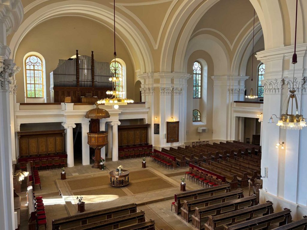 biserica reformata ii doua turnuri