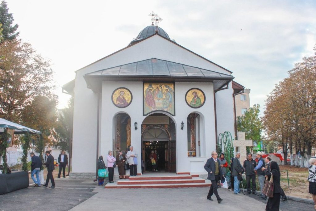 biserica sfanta treime 1