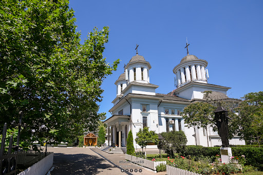 Biserica "Răzoare"