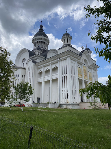 Biserica Ortodoxă „Sfinții Apostoli Petru și Pavel” Mănăștur