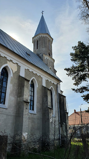 Biserica Romano-Catolică "Preasfânta Treime"