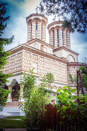 Biserica Sfinții Apostoli Petru si Pavel