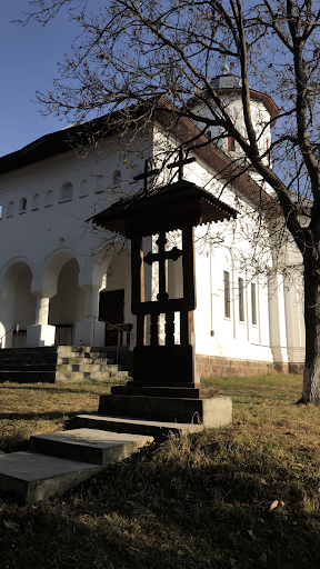 Biserica Sfânții Arhangheli Mihail și Gavril