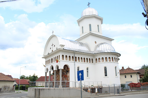 Biserica Sfinții Apostoli Petru şi Pavel
