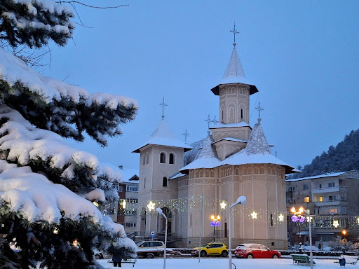 Catedrala "Sfinții Împărați Constantin şi Elena" Comăneşti