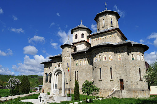 Biserica "Sfinții Apostoli Petru și Pavel" Dărmănești