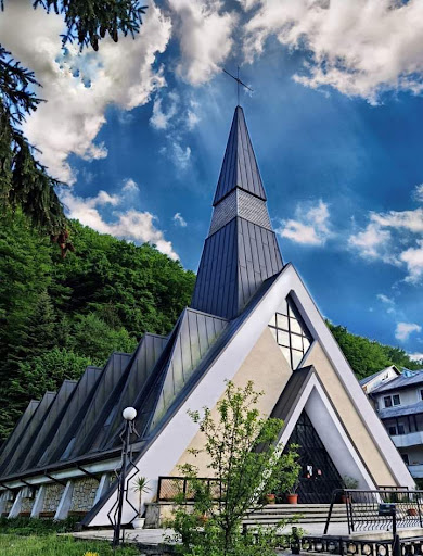 Biserica romano-catolică „Adormirea Maicii Domnului”