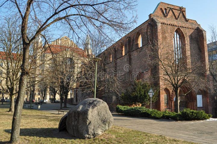 Ruinele Mănăstirii Franciscane 1 ruinele manastirii franciscane